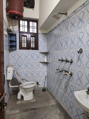Bathroom in 1 BHK Independent House at Sector 31 – for Rent
