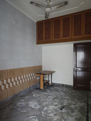 Room in 1 BHK Independent House at Sector 31 – for Rent