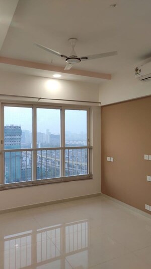 Room in 2 BHK Apartment at Kalpataru Vivant, Jogeshwari East – for Rent