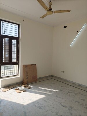 Room in 2 BHK Builder Floor at Sector 35 – for Rent