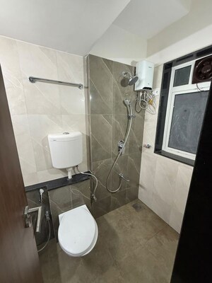 Bathroom in 1.5 BHK Apartment at Kalpataru Elitus, Mulund West – for Rent