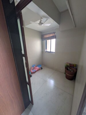Room in 3 BHK Apartment at Orchid Tower, Worli – for Rent