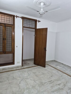 Furnished Amenities in 3 BHK Builder Floor at Mehrauli – for Rent