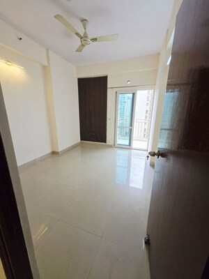 Room in 2 BHK Apartment at Mahagun Manor, Sector 50 – for Sale
