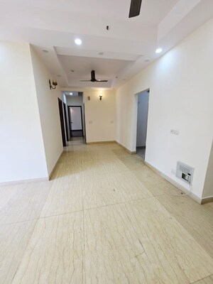 Room in 2 BHK Apartment at Mahagun Manor, Sector 50 – for Sale