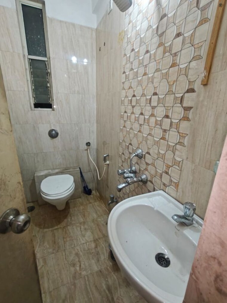 Bathroom, bora-ville-phase-ii 2 Bedroom 643 Sq.Ft. Apartment In Kharadi Pune 10783943