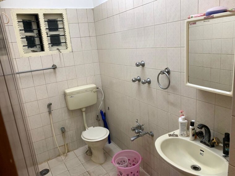 Bathroom, victoria layout 1 RK 600 Sq.Ft. Apartment In Victoria Layout Bangalore 10783944