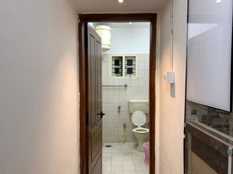 Bathroom, victoria layout 1 RK 600 Sq.Ft. Apartment In Victoria Layout Bangalore 10783944