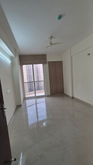 2 BHK Apartment For Sale in Amrapali Hanging Gardens, Sector 107