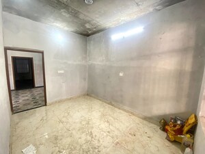 Room in 3 BHK Independent House at Jankipuram Extension – for Rent