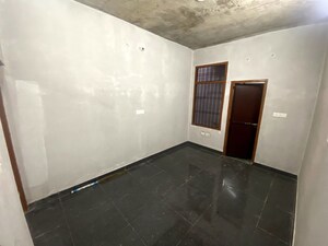 Room in 3 BHK Independent House at Jankipuram Extension – for Rent