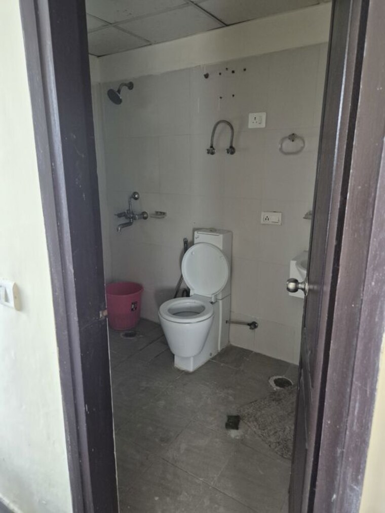 Bathroom, aditya-celebrity-homes 3 Bedroom 1445 Sq.Ft. Apartment In Sector 76 Noida 10784001