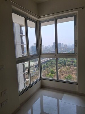 Room in 1 BHK Apartment at Piramal Vaikunth, Balkum Pada – for Rent