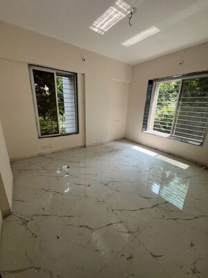 Room in 2 BHK Apartment at Pragati Apartments Dahanukar Colony, Dahanukar Colony – for Sale