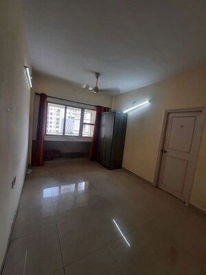 Room in 3 BHK Apartment at Romell Diva, Malad West – for Rent