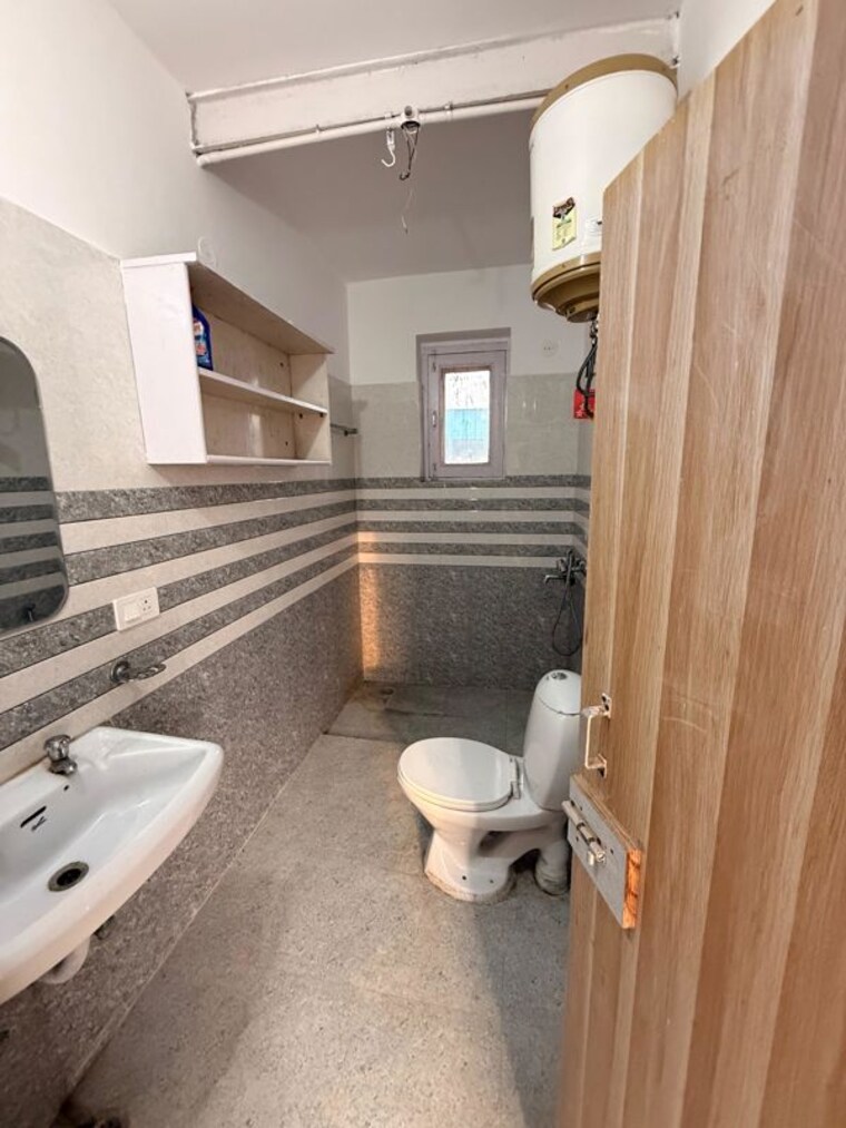 Bathroom, sector 1 1 RK 500 Sq.Ft. Builder Floor In Sector 1 Gurgaon 10784099