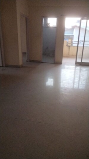 Room in 3 BHK Apartment at Bariatu – for Rent