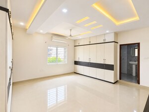 Room in 5 BHK Apartment at Stand Alone Apartment, Madhapur – for Sale