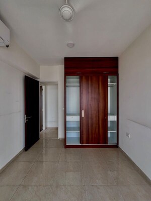Room in 2 BHK Apartment at L&T Crescent Bay T2, Parel – for Rent