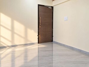 Room in 1 BHK Apartment at Mehta Arihant Tower, Dadar West – for Rent