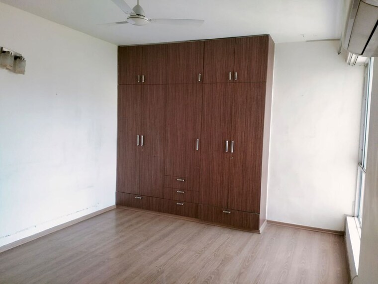 Room, dlf-the-summit 4 Bedroom 3034 Sq.Ft. Apartment In Dlf Phase V Gurgaon 10784266