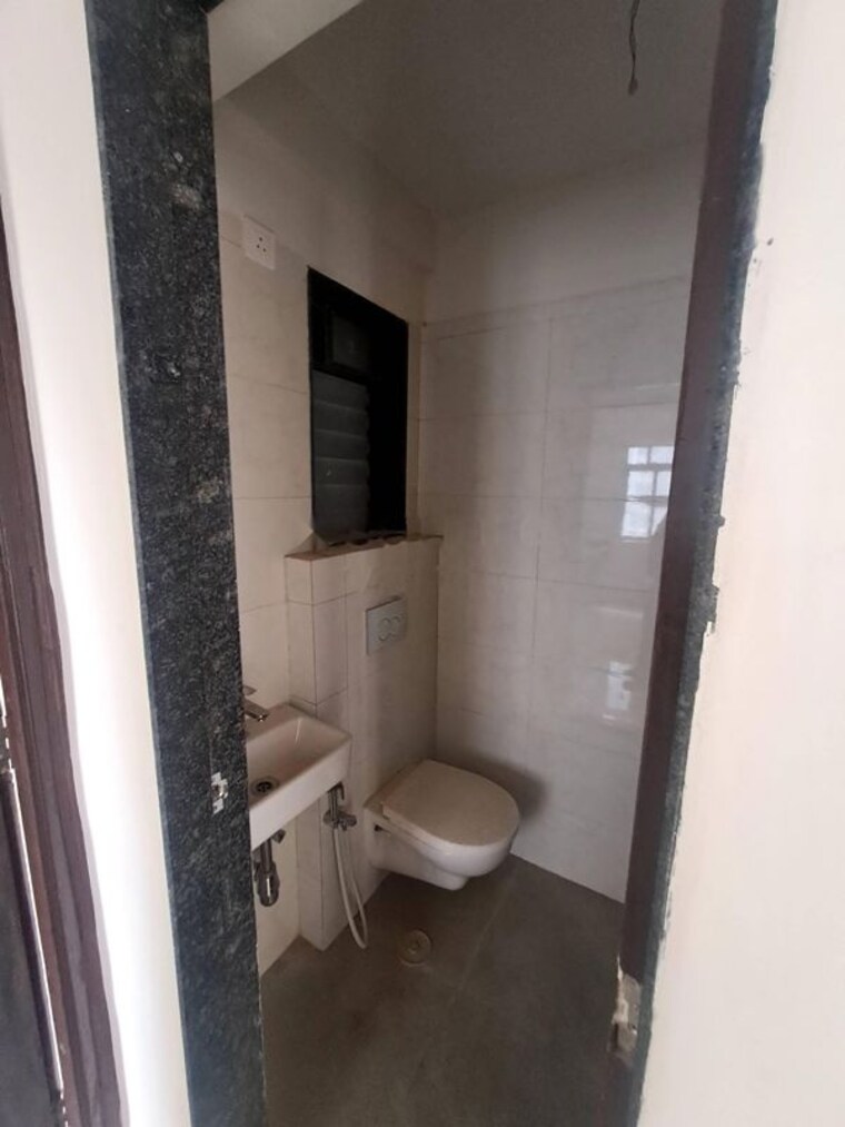 Bathroom, uk-iridium 1 Bedroom 600 Sq.Ft. Apartment In Kandivali East Mumbai 10784281