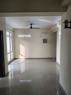 Room in 2.5 BHK Apartment at Today Ridge Residency, Sector 135 – for Rent