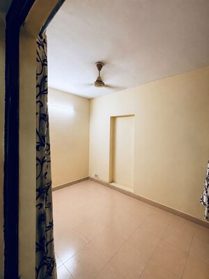 Room in 3 BHK Apartment at Vikas Puri – for Rent