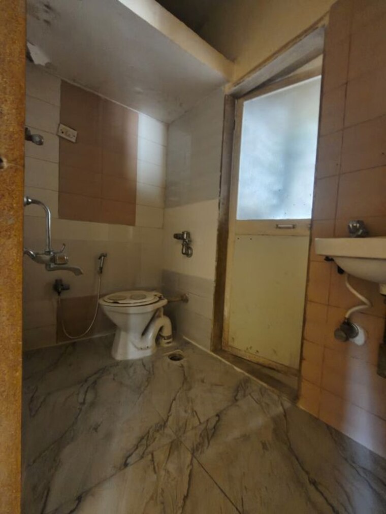 Attached Bathroom, dosti-group-maitri-vatika 2 Bedroom 872 Sq.Ft. Apartment In Kalwa Thane 10784340