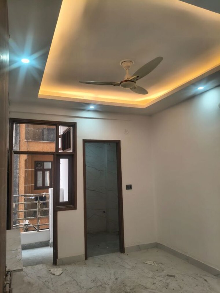 Room, sunshine-apartments-sector-73 3 Bedroom 1300 Sq.Ft. Builder Floor In Sector 73 Noida 10784356
