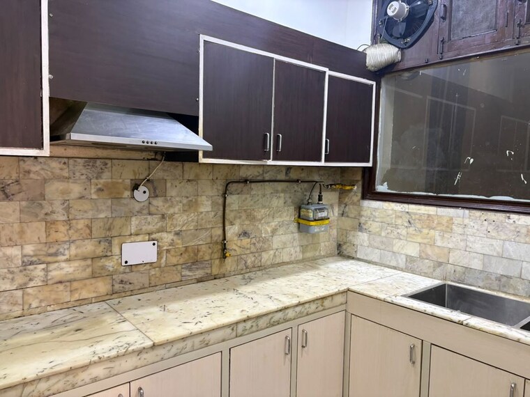 Kitchen, shivalik colony 3 Bedroom 1800 Sq.Ft. Builder Floor In Shivalik Colony Delhi 10784370