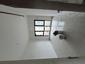 Room in 3 BHK Apartment at Sheth Auris Bliss, Malad West – for Rent