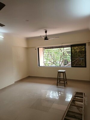 Room in 2 BHK Apartment at Bandra West – for Rent