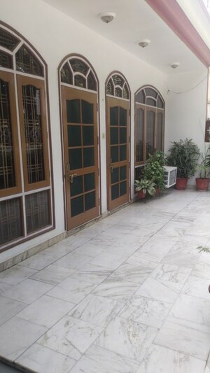 Parking in 1 RK Builder Floor at Gomti Nagar – for Rent