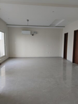 Room in 5 BHK Independent House at Numax City, Bahadarpur – for Sale