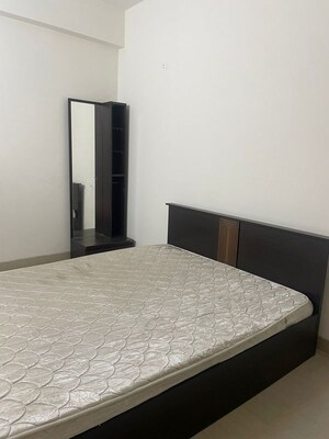 Bedroom in 2.5 BHK Apartment at Emaar Emerald Estate, Sector 65 – for Rent
