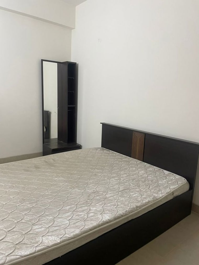 Bedroom, emaar-emerald-estate 2.5 Bedroom 1020 Sq.Ft. Apartment In Sector 65 Gurgaon 10784397