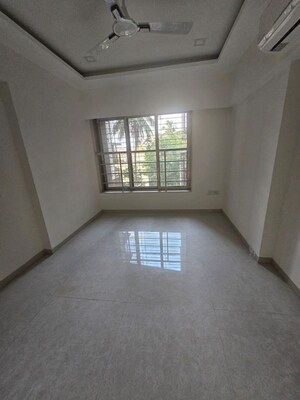 Room in 2.5 BHK Apartment at Chandak Ideal, Juhu – for Rent