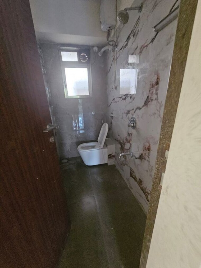 Bathroom, chandak-ideal 2.5 Bedroom 1050 Sq.Ft. Apartment In Juhu Mumbai 10784458