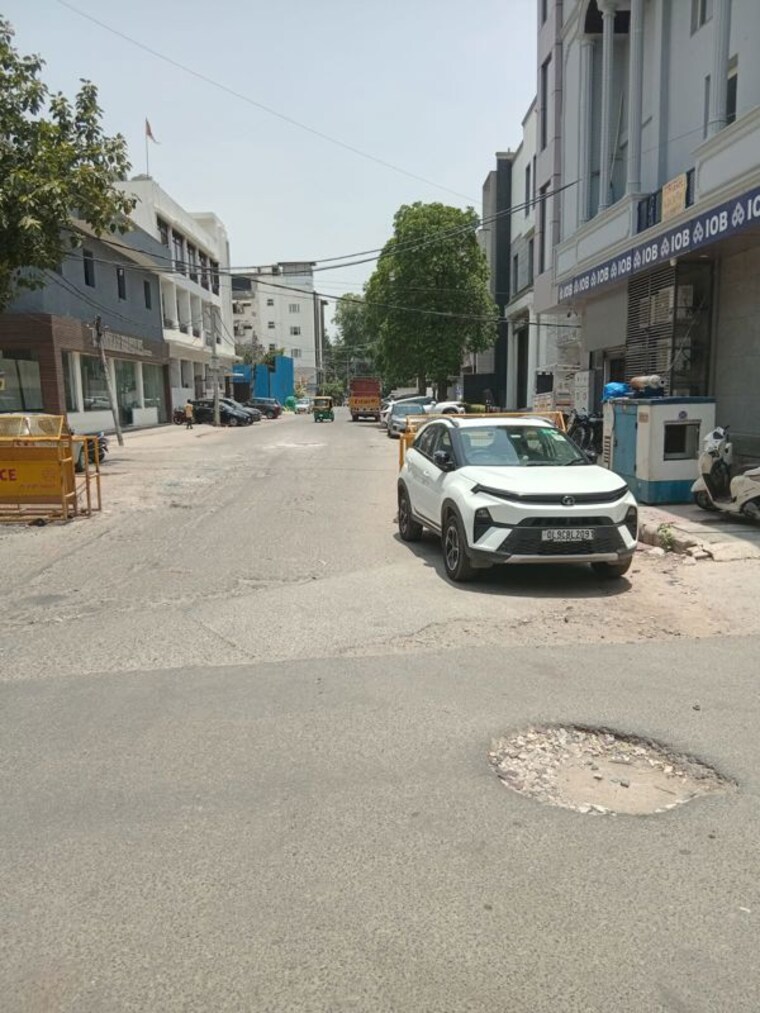  Parking, mansarover garden Commercial Showroom 2200 Sq.Ft. In Mansarover Garden Delhi 10499163