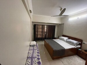 Furnished Amenities in 3 BHK Apartment at Troika Apartment, Andheri West – for Rent