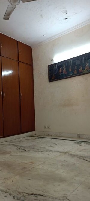 Room in 3 BHK Builder Floor at Greater Kailash I – for Rent