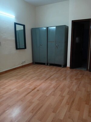 Room in 6+ BHK Independent House at New Friends Colony – for Rent