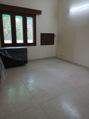 Room in 6+ BHK Independent House at New Friends Colony – for Rent