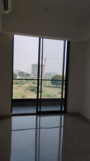 Room in 4 BHK Apartment at Eldeco Trinity, Gomti Nagar – for Sale
