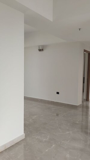 Room in 4 BHK Apartment at Eldeco Trinity, Gomti Nagar – for Sale