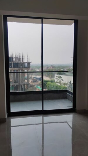 Room in 4 BHK Apartment at Eldeco Trinity, Gomti Nagar – for Sale