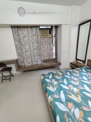 Bedroom in 2 BHK Apartment at Mota Mahal Apartment, Andheri West – for Rent