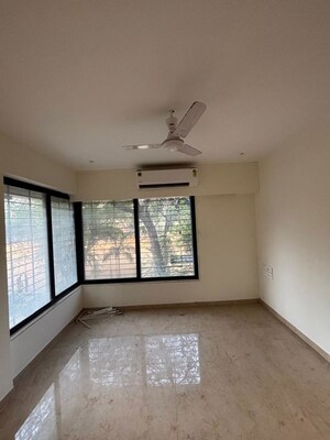Room in 2 BHK Apartment at Mamta Apartment Andheri, Andheri West – for Rent