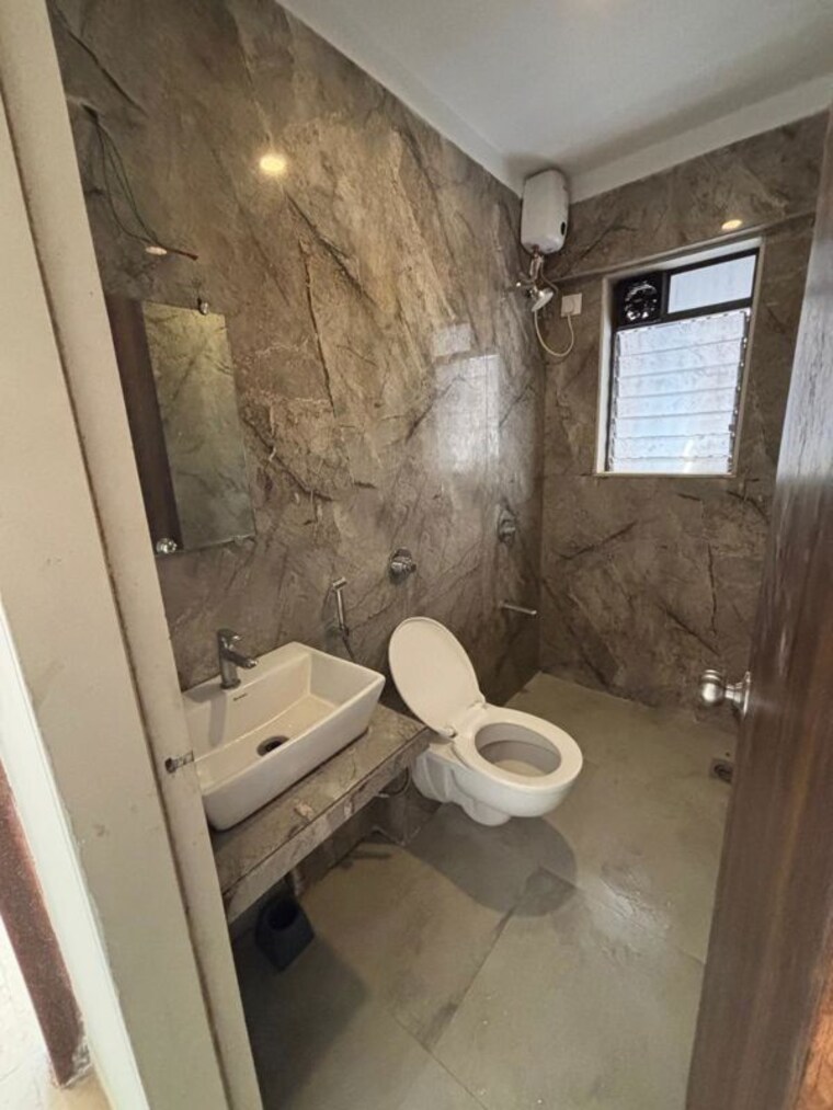 Bathroom, mamta-apartment-andheri 2 Bedroom 720 Sq.Ft. Apartment In Andheri West Mumbai 10784558